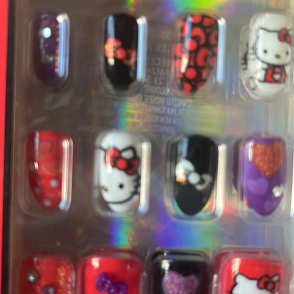 Hello Kitty Press on Nails NIB - Picture 4 of 7